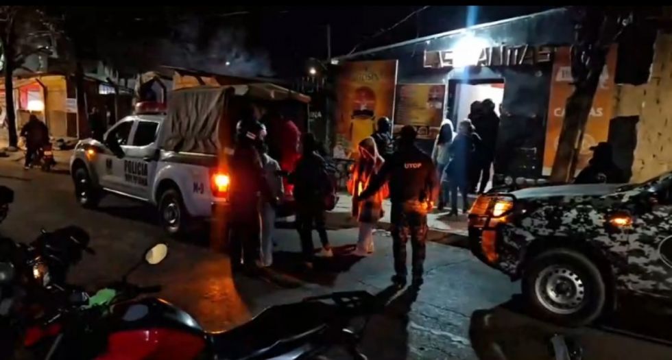 Tarija: Policía interviene un local y arresta a decenas de jóvenes que consumían bebidas alcohólicas 