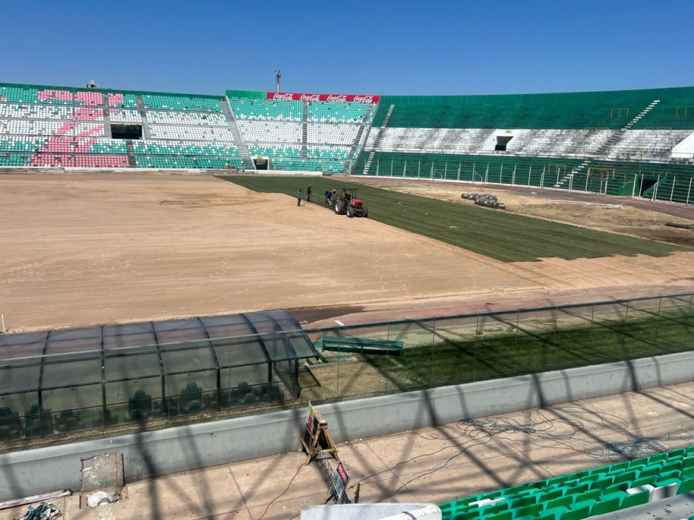 Inician el colocado del nuevo césped en el Tahuichi Aguilera 