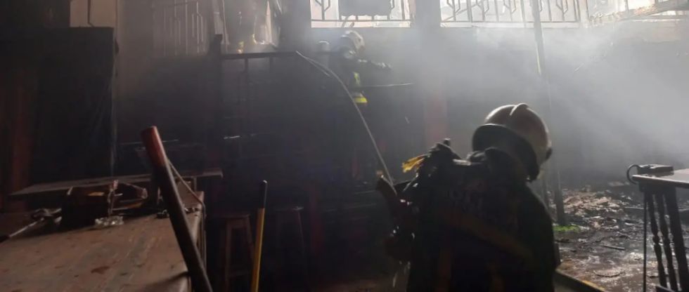Incendio destruye una discoteca