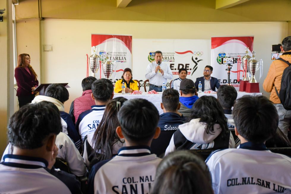Inicia el Encuentro Deportivo de Colegios Centenarios 