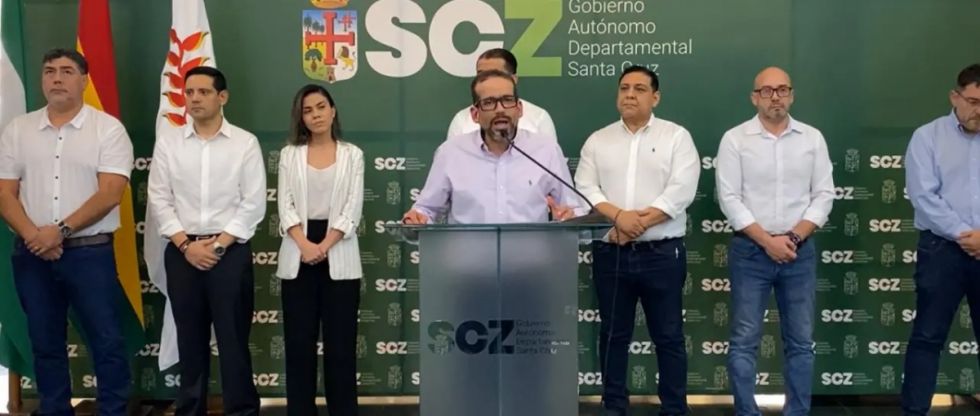 Luis Fernando Camacho posesiona a nuevo gabinete en la Gobernación de Santa Cruz