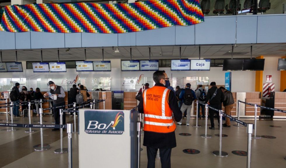 Suspenden operaciones en el aeropuerto de El Alto por poca visibilidad
