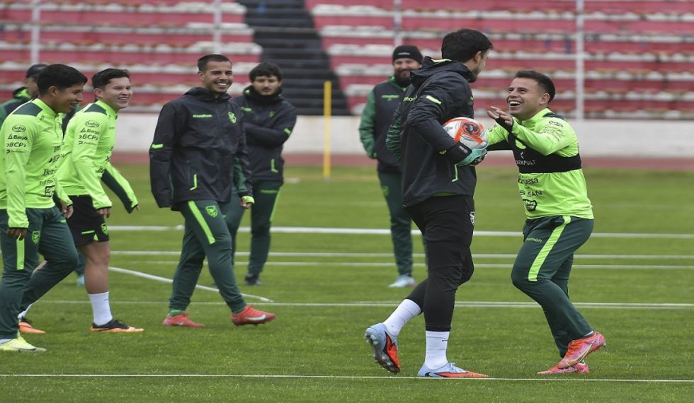 Bolivia juega ante Brasil con la  presión de ganar y esperar una ayuda