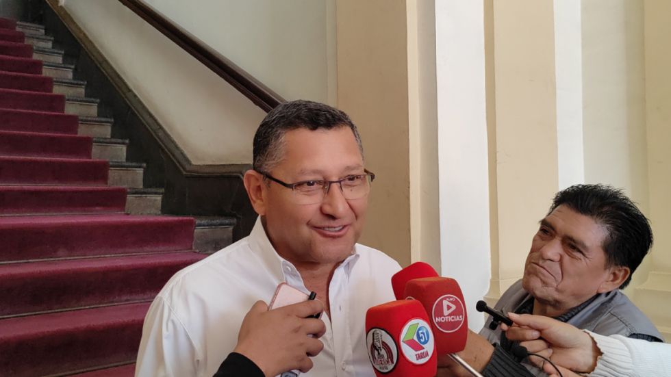 Montes confirma apoyo a Tuto, ve “improvisación extrema” en el binomio del PDC 