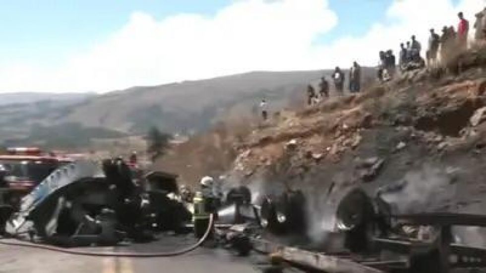 Tragedia en Melga: dos muertos y un camión calcinado tras accidente en la carretera Cochabamba–Santa Cruz