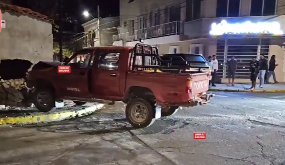 Tarija: Choque deja daños de consideración y una mujer con lesiones 