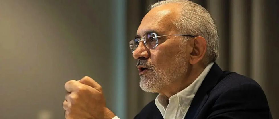 Carlos Mesa se somete a una intervención ocular