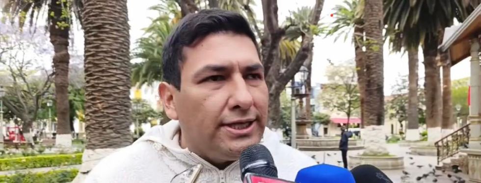 Juntas escolares dan 48 horas al ministro para retirar requisito del carnet de vacunación