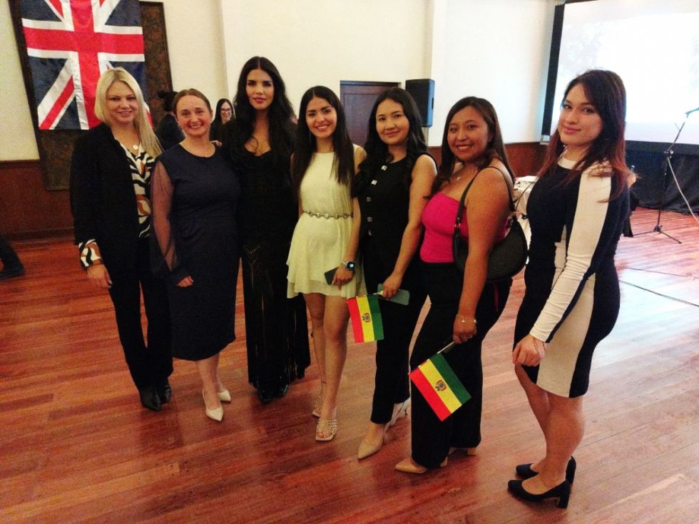 Annelise Molina, Isabeau Du Jeu, Pamela Gallardo, Nahomi Piotti, Emily Paniagua, Abby Chambi y Paola Piotti