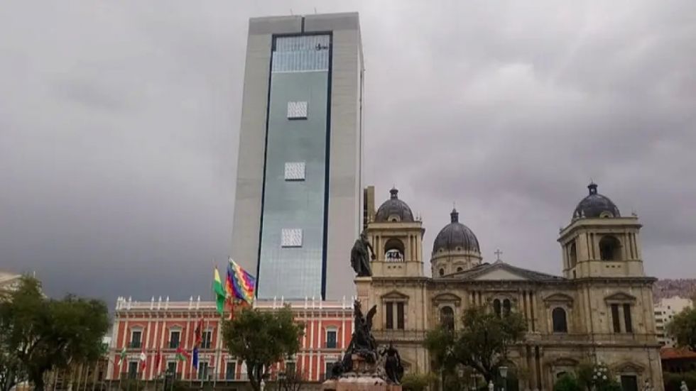 Arce instruye el pago de vacaciones a funcionarios públicos