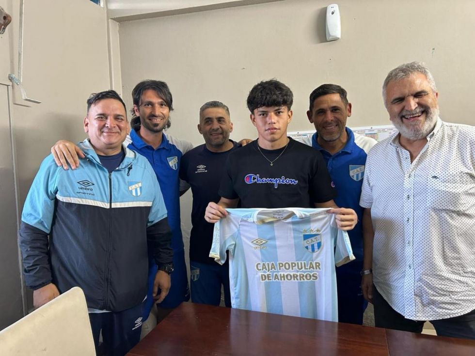 Portero boliviano entrenó con el equipo profesional de su club en primera  de Argentina 