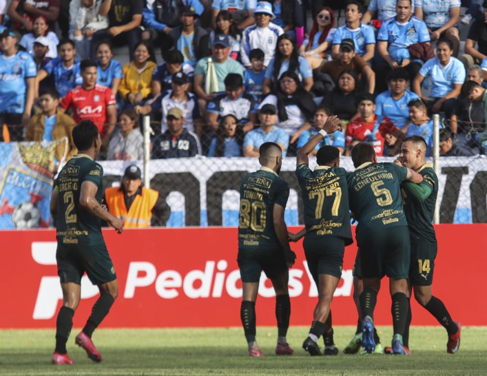 Bolívar remonta en un partido  con siete jugadores expulsados 