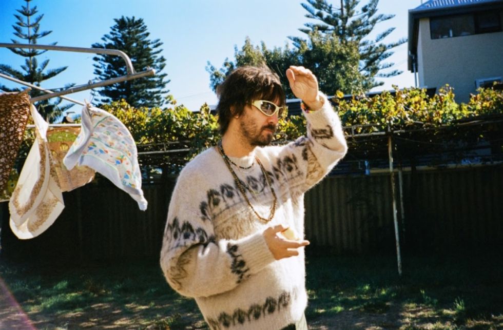 “Deadbeat” de Tame Impala, psicodelia minimalista y emocional