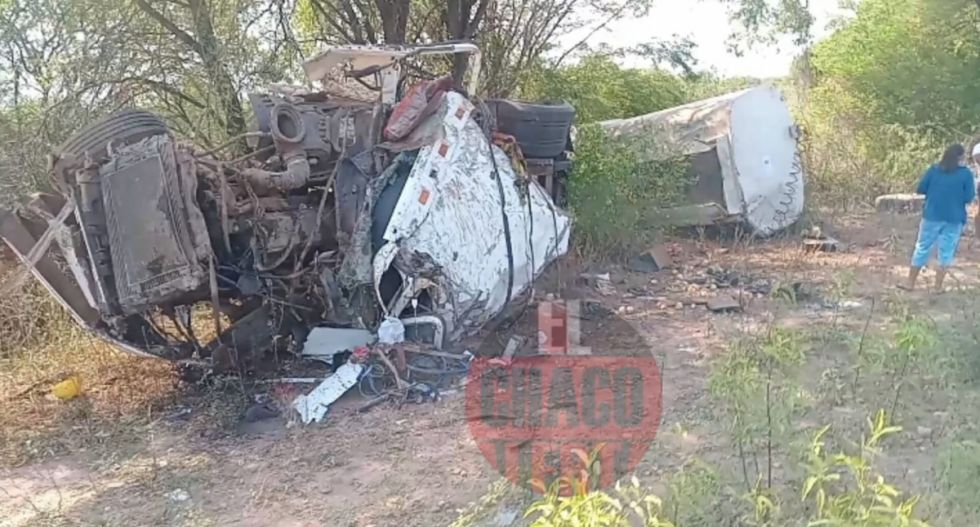 Conductor muere tras vuelco de cisterna en la Ruta 9, altura de Timboy