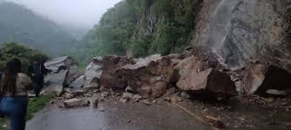 Derrumbe bloquea la carretera Bermejo–Tarija