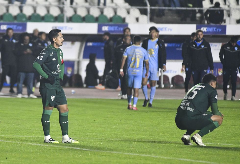 Bolívar toca la cima con una  goleada sobre Real Tomayapo