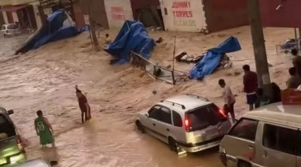 Vecinos piden solución a constantes inundaciones en Avaroa y San Roque 