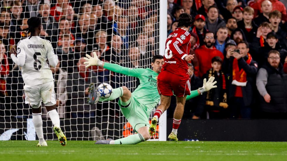 Derrota del Real Madrid en Anfield  y Courtois evita una goleada 