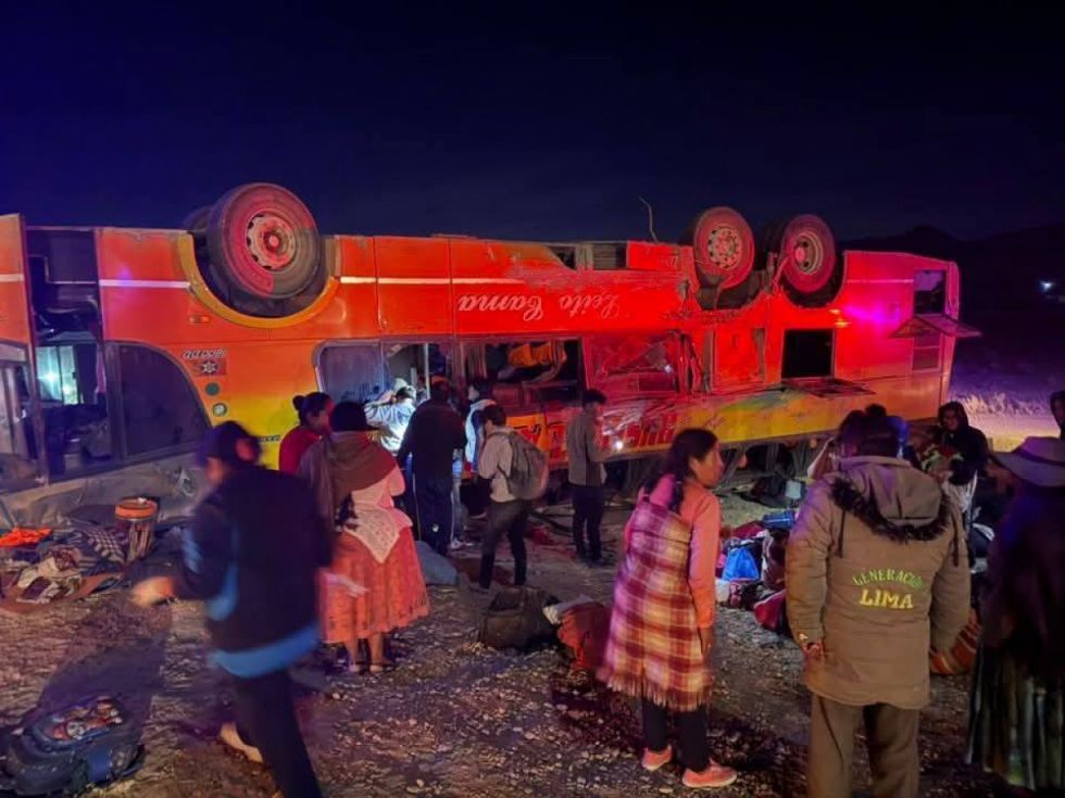 Un bus volcó en la carretera La Paz – Oruro, falleció una menor de 13 años 