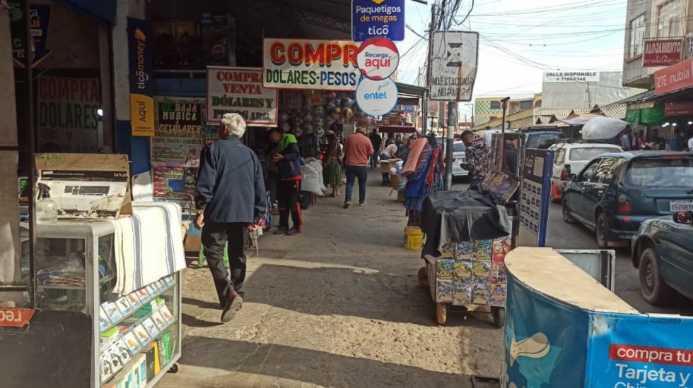 Tarija: Cambistas ajustan el precio del  dólar paralelo tras caída nacional