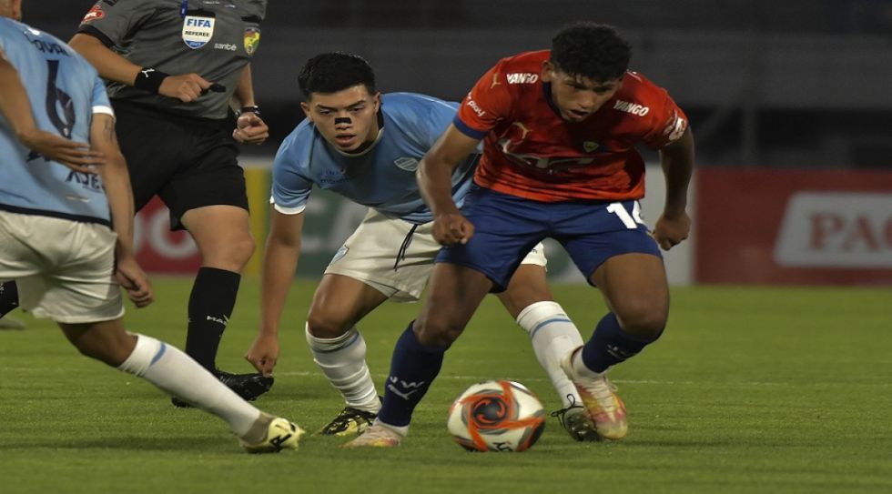 Árbitros del clásico cochabambino podrían ser sancionados 