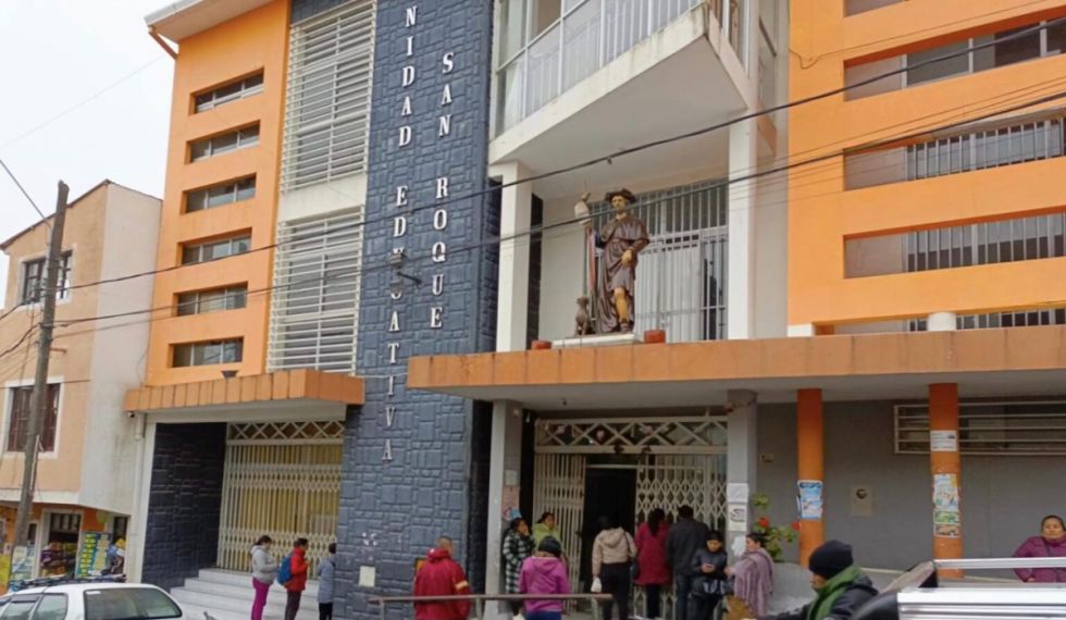 Padres protestan tras la reprobación de 10 bachilleres y piden solución al director (video)