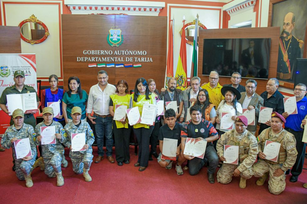 Gobernador Oscar Montes reconoce a grupos voluntarios por su servicio a los peregrinos de Chaguaya