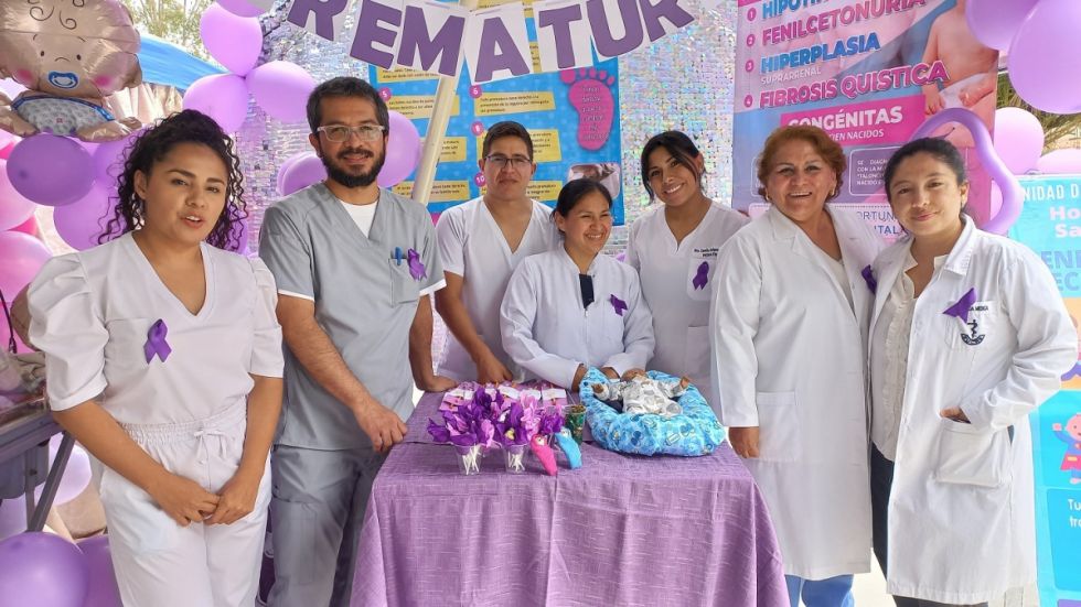Parte del equipo de especialistas que ayuda a los bebés prematuros en su lucha por sobrevivir