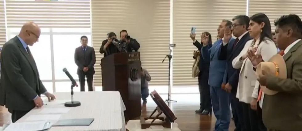 Ministro Lupo posesiona a cuatro nuevos viceministros y anuncia cambios profundos en la estructura estatal