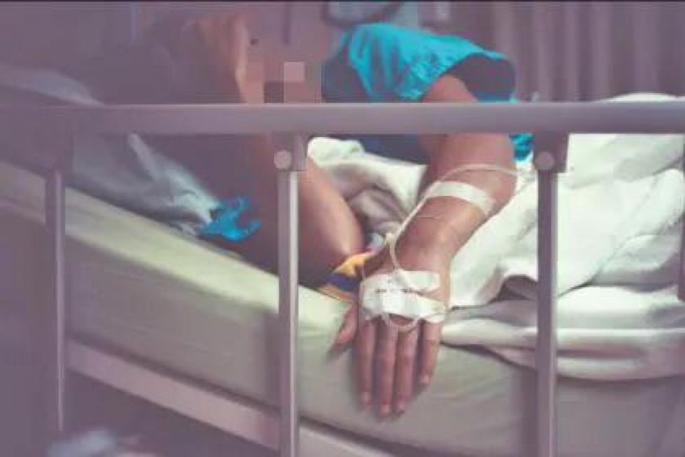 Atropellan a una trabajadora de Emat en plena labor y el conductor se da a la fuga
