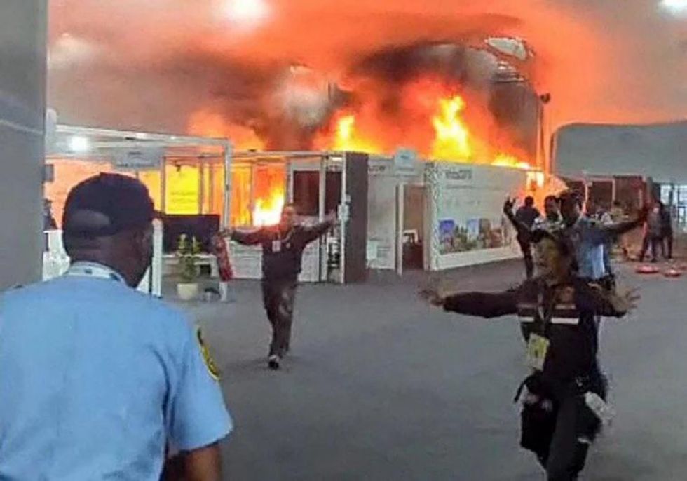 Un incendio obliga a evacuar la zona de negociaciones de la COP30 de Belém