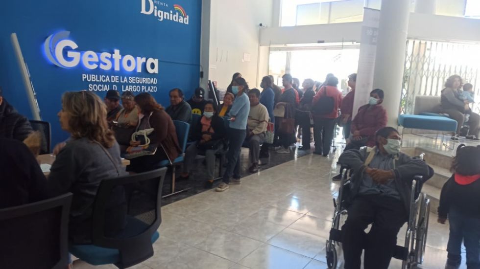 Asegurados alertan por el uso de $us 11.000 millones del Sistema de Pensiones