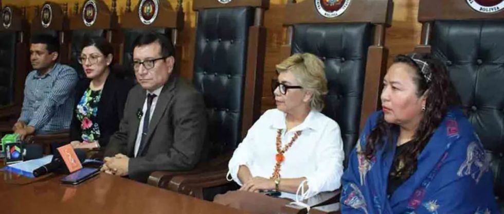 Activan alerta migratoria contra ‘autoprorrogados’