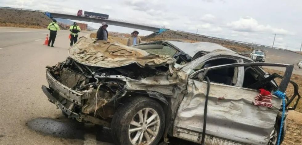 Vuelco de una vagoneta en la carretera La Paz-Oruro deja 3 fallecidos  