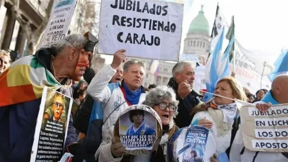 Jubilados argentinos vuelven a manifestarse