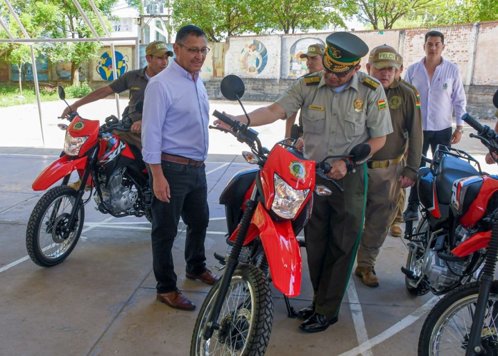 La Gobernación refuerza la FELCV con motos e insumos 