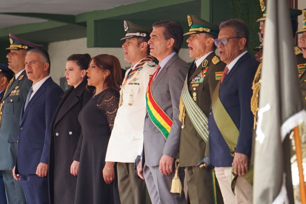 Edmand Lara reaparece con uniforme policial en acto de la Anapol junto a Rodrigo Paz