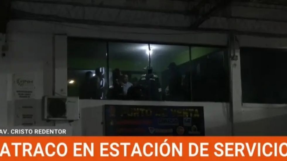 Santa Cruz: sujetos armados asaltan surtidor en la avenida Banzer y escapan en motocicleta