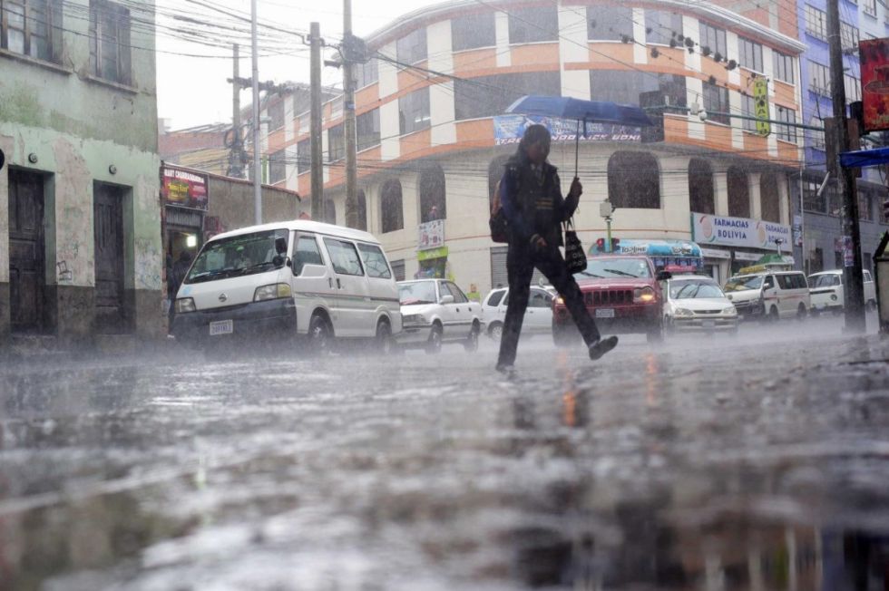 Suben las temperaturas y vuelven las lluvias: emiten advertencia para viajeros
