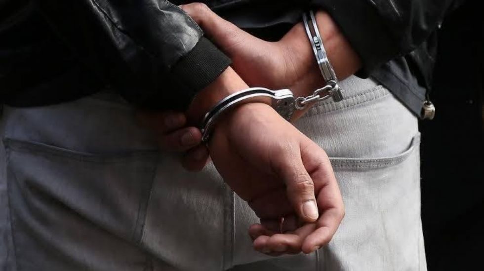 Transeúntes capturan a ladrón que asaltó a un ebrio
