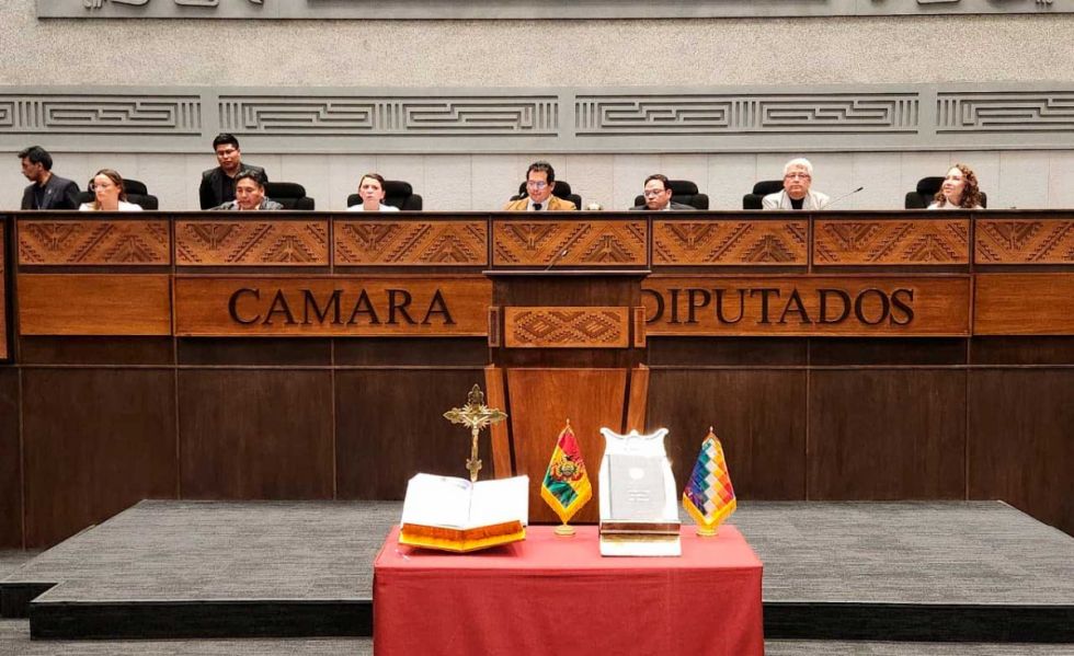 Diputados: Convocan sesión para tratar tres créditos