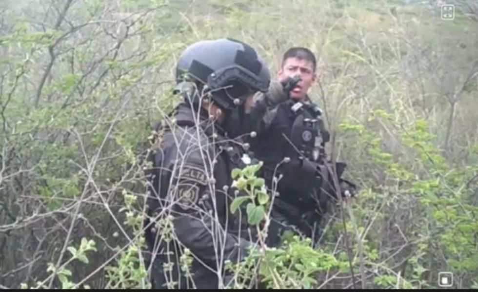 Familiares recolectan firmas en apoyo al subteniente procesado por las muertes en Cotapachi