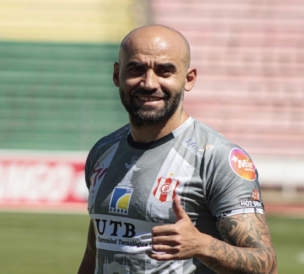 Villalba, el goleador del fútbol boliviano, se val del “Inde”
