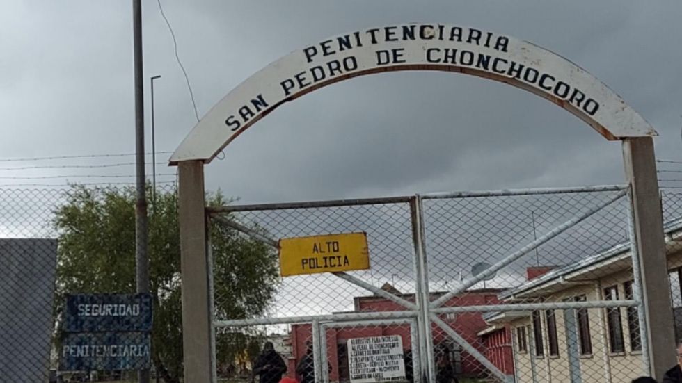 Fiscalía arresta al director de Chonchocoro y a siete efectivos por fuga de reos del PCC