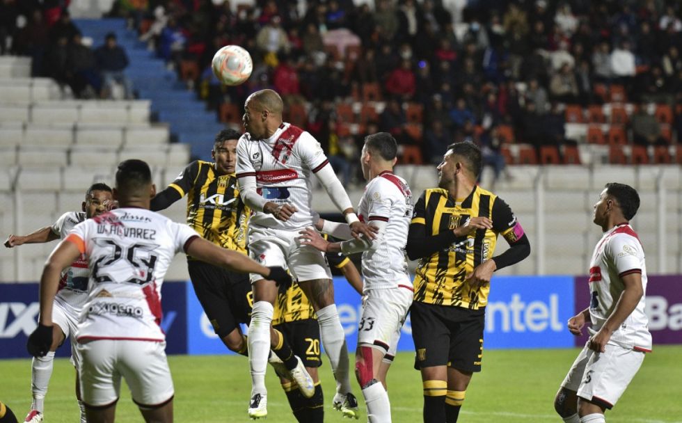 Nacional Potosí vuelve a vencer a The Strongest para acercarse a la Libertadores 