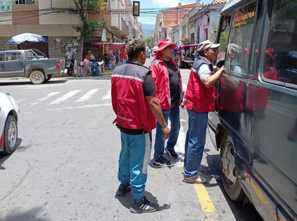 Municipio sanciona a choferes que subieron el pasaje
