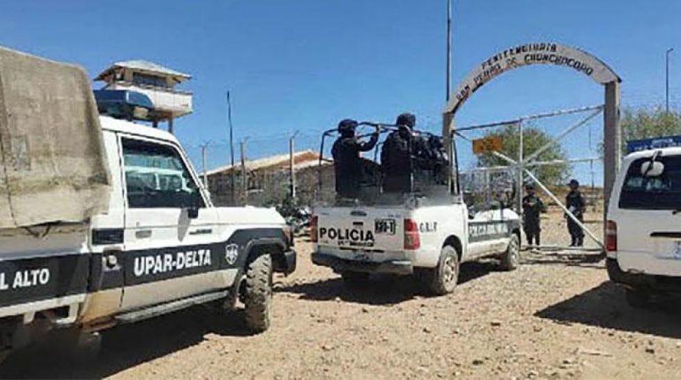 Reo chileno muere apuñalado en penal de Chonchocoro; aislan a dos sospechosos
