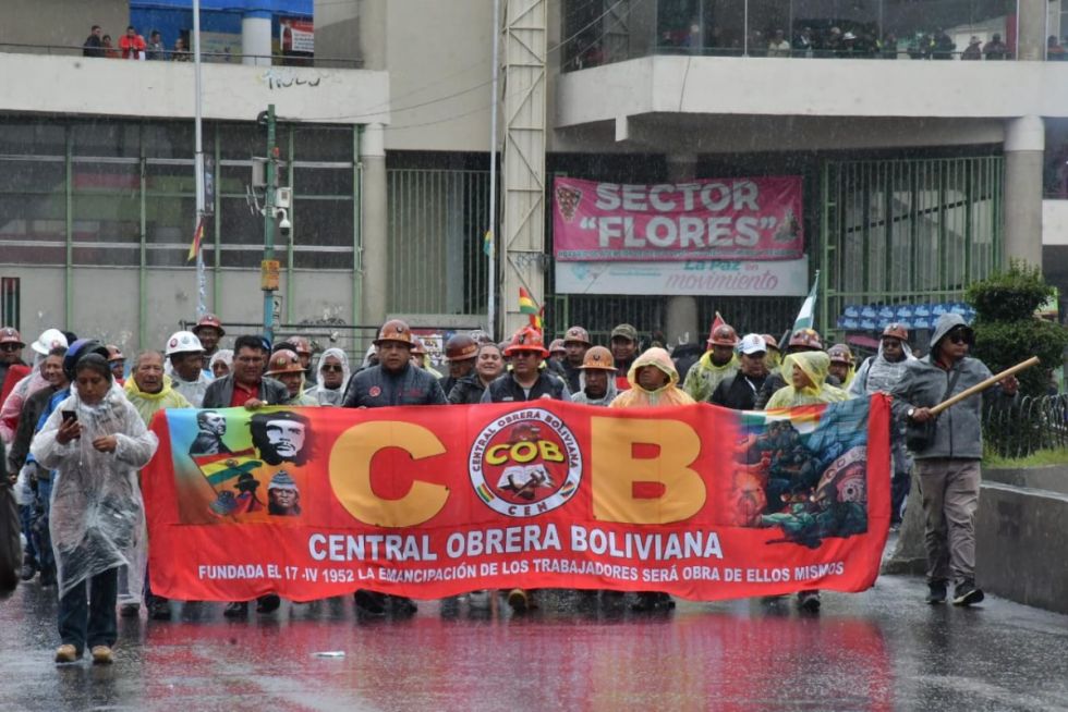 Sindicatos marchan por quinto día consecutivo contra retiro de subvención al combustible