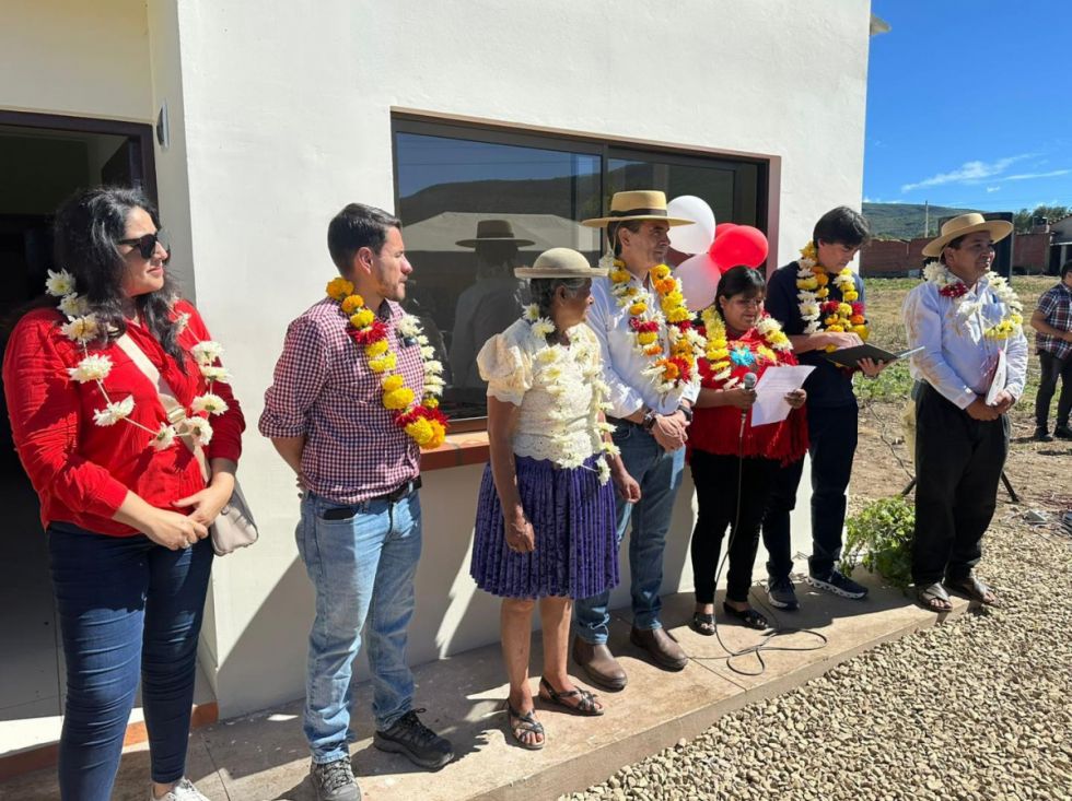 Paz entrega viviendas sociales a 26 familias de Sella Cercado 