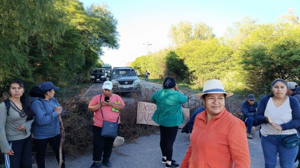Levantan bloqueo en Uriondo, comunarios establecerán transporte libre  